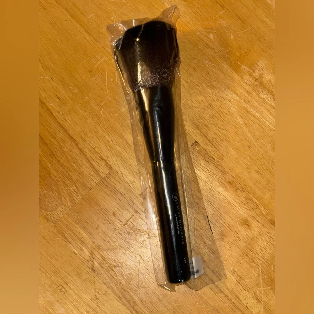 Young Living Essentials Savvy Minerals Veil Brush - Picture 3 of 4